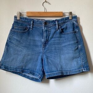 Levi’s women’s jean shorts with pockets and zipper closure. Size 10.